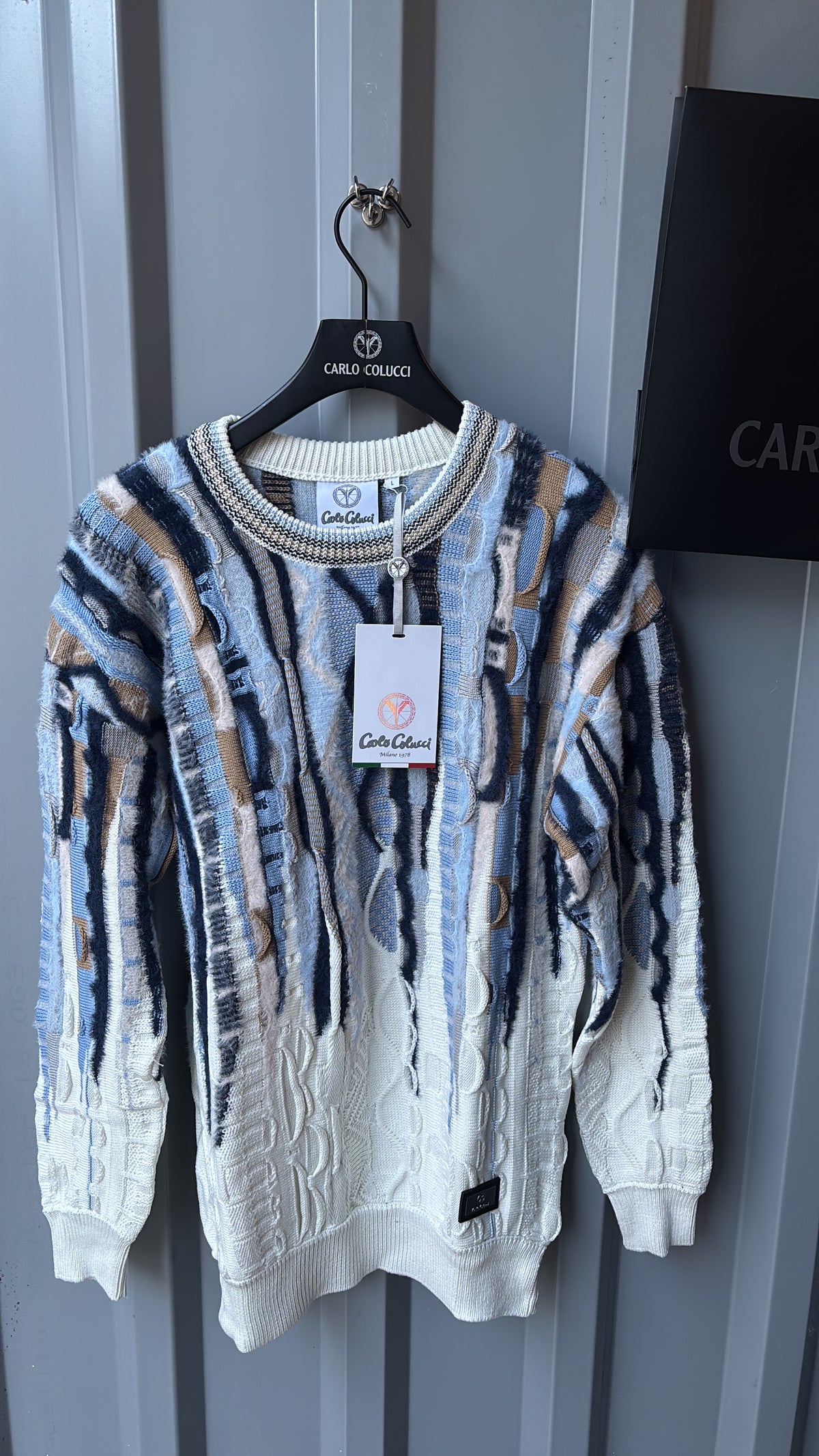 Carlo Colucci Strickpullover – Blau/Weiß mit Fluffy Garn