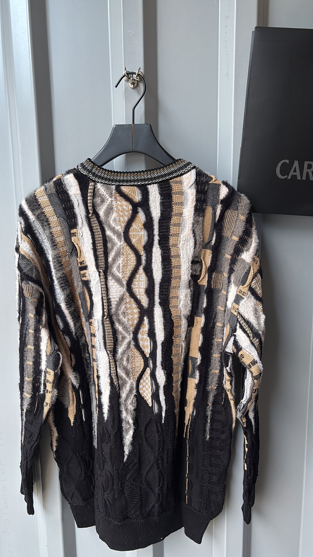 Carlo Colucci Strickpullover – Schwarz/Beige/Weiß mit Fluffy Garn