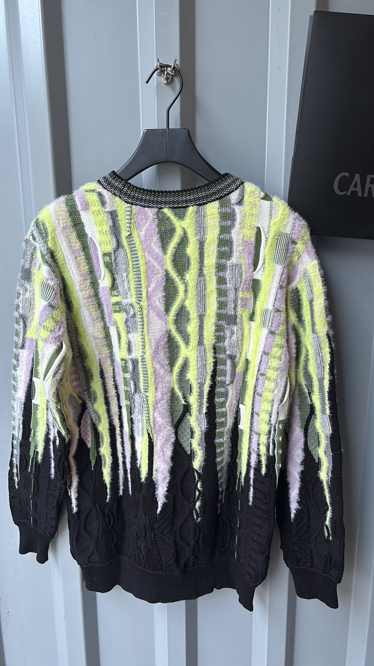 Carlo Colucci Strickpullover – Black/Lime/Lilac mit Fluffy Garn