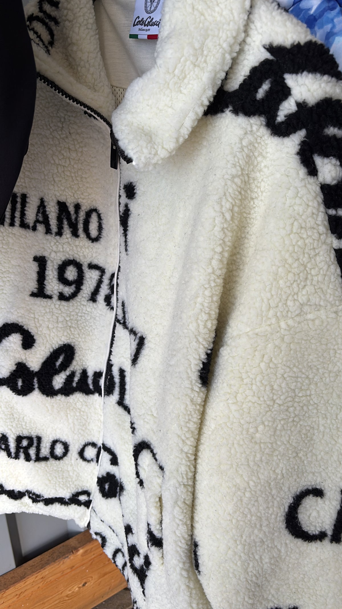 Carlo Colucci Fleecejacke Offwhite – Milano 1978 – AOP Print