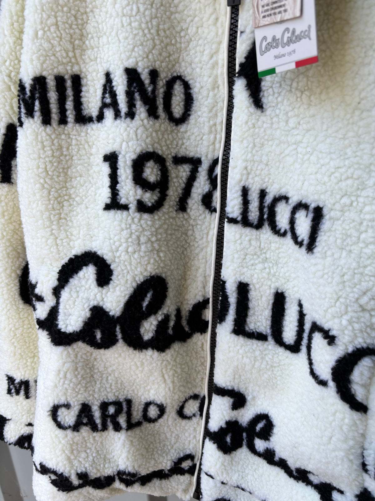 Carlo Colucci Fleecejacke Offwhite – Milano 1978 – AOP Print