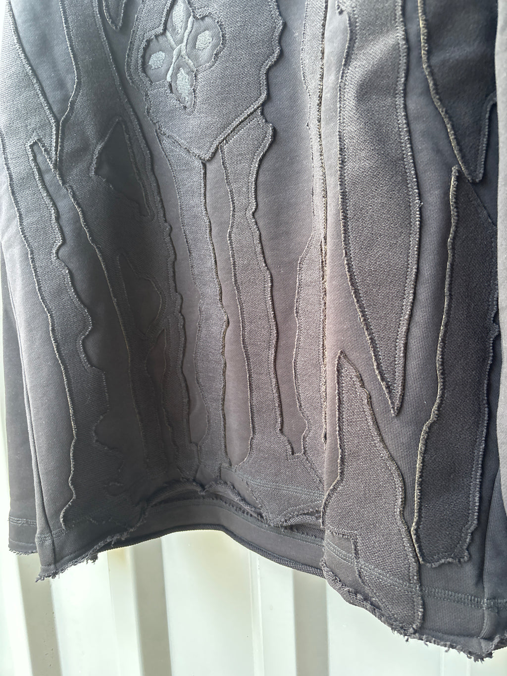 Carlo Colucci  Sweatshirt – Anthrazit/Schwarz – Ton-in-Ton 3D-Muster