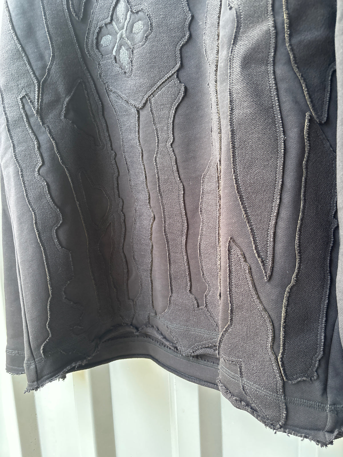 Carlo Colucci  Sweatshirt – Anthrazit/Schwarz – Ton-in-Ton 3D-Muster