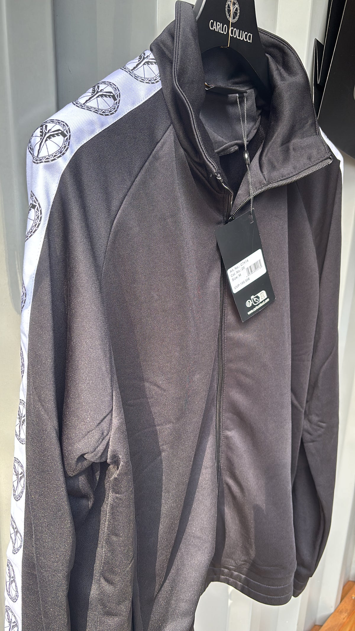 Carlo Colucci Trackjacke Schwarz – Milano 1978 – Statement Backprint