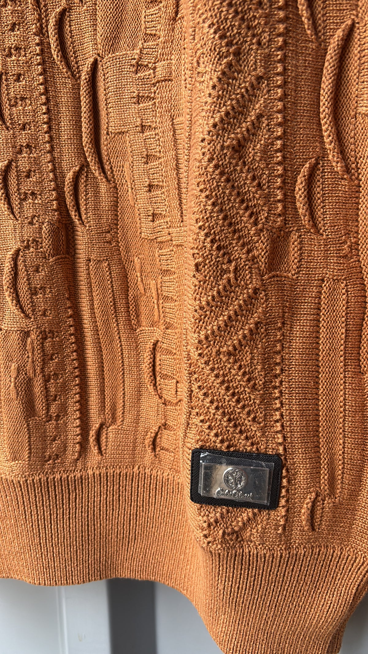 Carlo Colucci Strickpullover – Braun/Camel – Strukturmuster