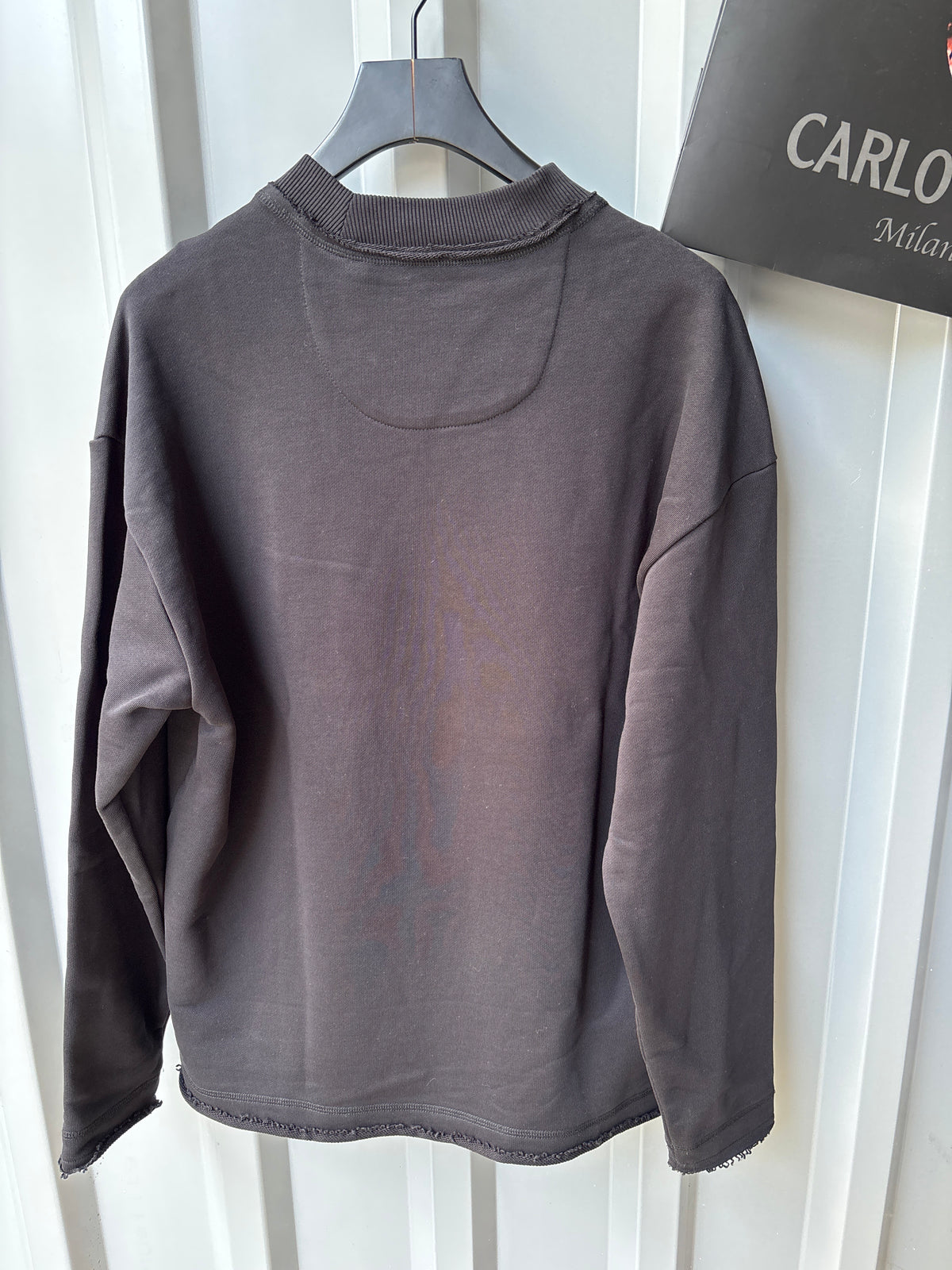 Carlo Colucci  Sweatshirt – Anthrazit/Schwarz – Ton-in-Ton 3D-Muster