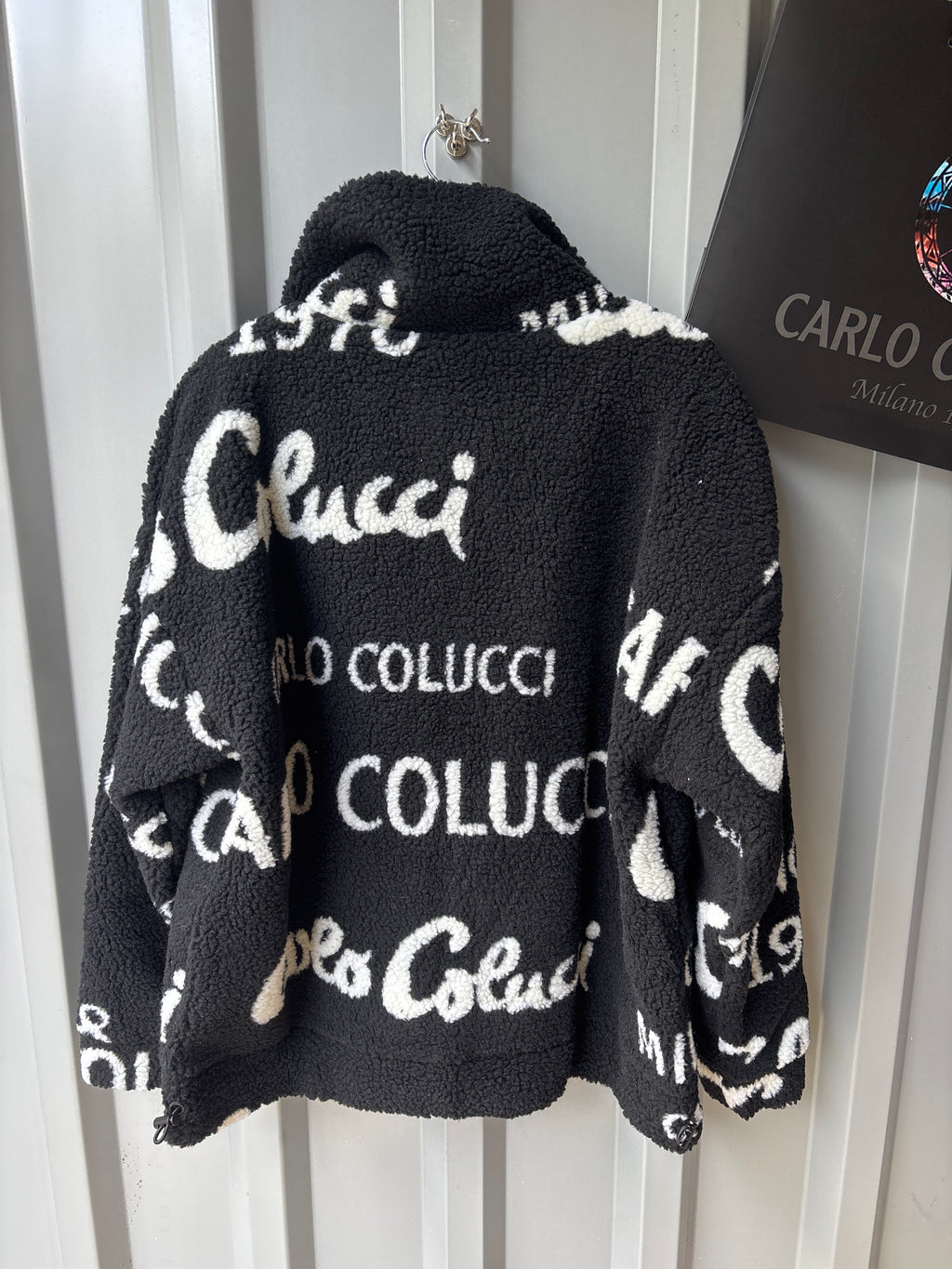Carlo Colucci Fleecejacke Schwarz – Milano 1978 – AOP Print